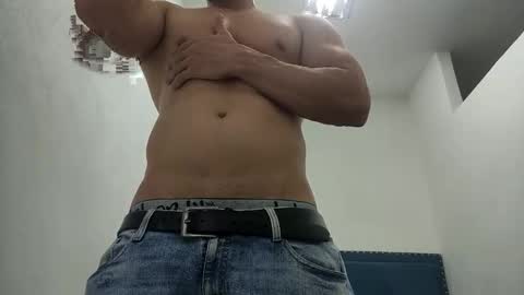 Snapshot of insistente chatting on 12.16.25 INSTAGRAM camilodlx online show from 12.16.25