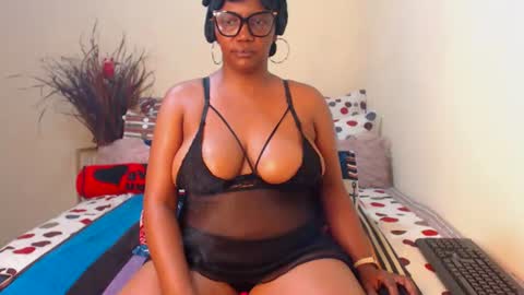 Snapshot of intimacysexy chatting on 07.01.26 boniswa caroline online show from 07.01.26