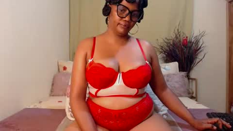 Snapshot of intimacysexy chatting on 07.22.26 boniswa caroline online show from 07.22.26