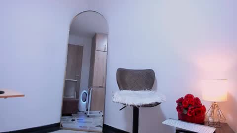 Snapshot of intime_zone chatting on 11.30.25 Pantyhose Queen online show from 11.30.25