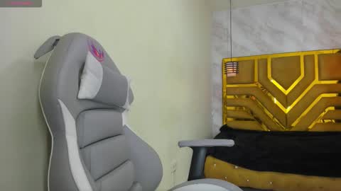 iris_77 online show from 10.12.25