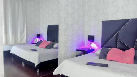 Queen Iris online show from 11.27.25