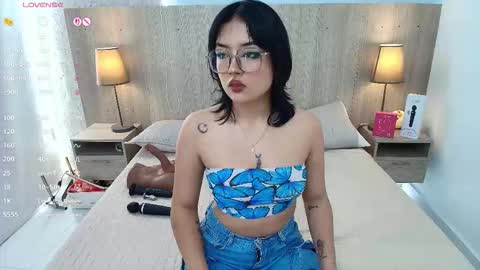 Snapshot of iris_gomez chatting on 12.17.25 Iris online show from 12.17.25