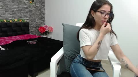 Snapshot of iris_joi chatting on 12.21.24 Iirs online show from 12.21.24