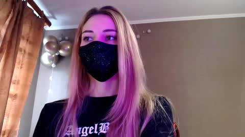 Lily online show from 11.26.25