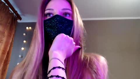 Snapshot of iris_lave chatting on 05.06.26 Lily online show from 05.06.26
