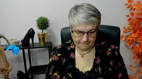 Snapshot of iris_xdesire chatting on 12.30.24 I R I S online show from 12.30.24
