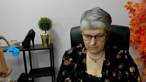 Snapshot of iris_xdesire chatting on 12.30.24 I R I S online show from 12.30.24