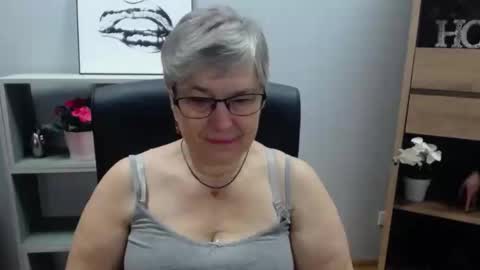 Snapshot of iris_xdesire chatting on 01.17.25 I R I S online show from 01.17.25