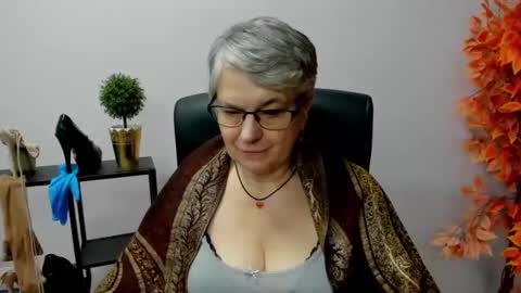 Snapshot of iris_xdesire chatting on 01.29.25 I R I S online show from 01.29.25
