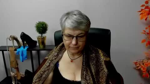 Snapshot of iris_xdesire chatting on 02.26.25 I R I S online show from 02.26.25