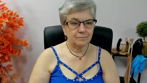 Snapshot of iris_xdesire chatting on 09.18.25 I R I S online show from 09.18.25