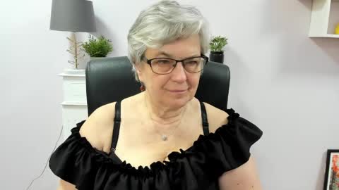 Snapshot of iris_xdesire chatting on 05.08.26 I R I S online show from 05.08.26