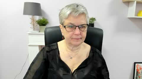 Snapshot of iris_xdesire chatting on 05.13.26 I R I S online show from 05.13.26