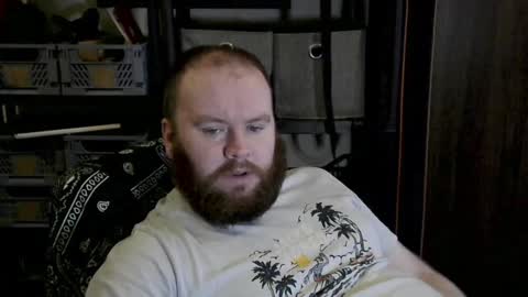 Snapshot of irishdaddy24 chatting on 12.04.24 twitter theirishman205 online show from 12.04.24