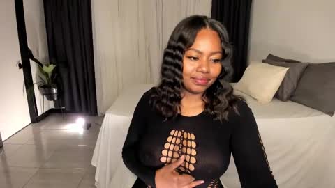 Snapshot of irismoon777 chatting on 10.18.25 Rose  online show from 10.18.25