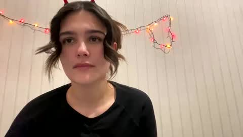 irisss31 online show from 12.24.24