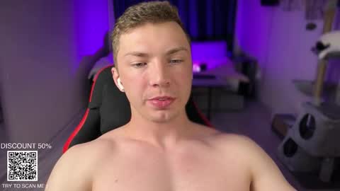 Snapshot of iron__chapman chatting on 11.07.25 Iron online show from 11.07.25