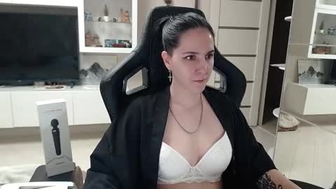 Irwi Tomboy online show from 12.15.24