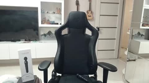 Irwi Tomboy online show from 02.08.25