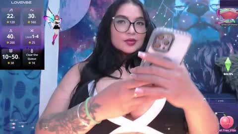 Snapshot of is_candy_west_ chatting on 09.25.25 Dani online show from 09.25.25