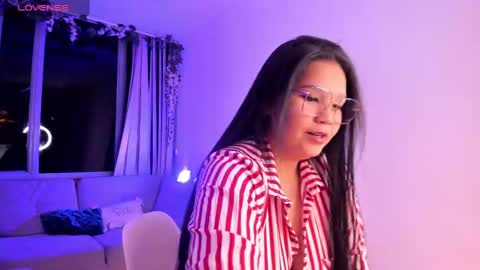 Snapshot of isa__rose chatting on 10.02.25 isa rose online show from 10.02.25