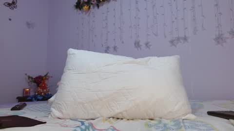 isa_jones1 online show from 12.15.24