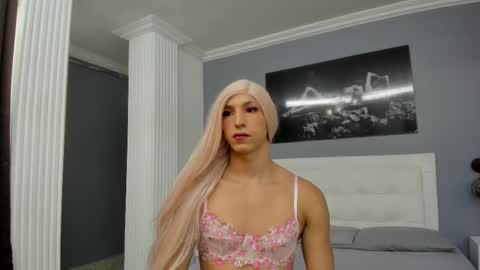 Snapshot of isa_lancaster chatting on 03.08.25 Isa Lancaster online show from 03.08.25