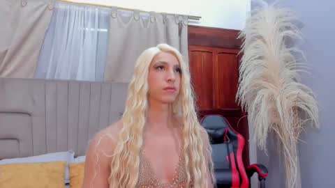 Snapshot of isa_lancaster chatting on 09.24.25 Isa Lancaster online show from 09.24.25