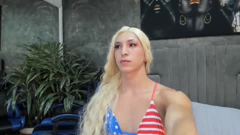 Snapshot of isa_lancaster chatting on 09.27.25 Isa Lancaster online show from 09.27.25