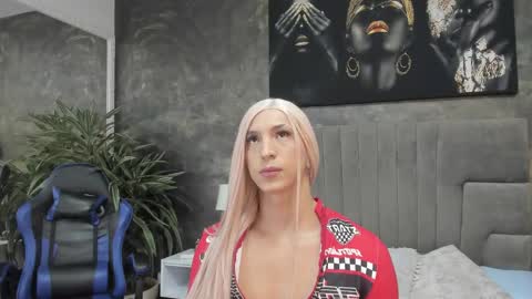 Snapshot of isa_lancaster chatting on 10.01.25 Isa Lancaster online show from 10.01.25