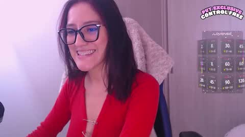 Snapshot of isa_official_ chatting on 12.18.25 I S A B E LL A3 online show from 12.18.25