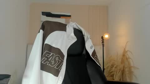 isaac_cryston online show from 02.04.26