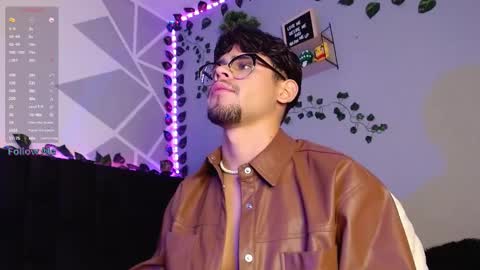 Snapshot of isaac_saenz chatting on 12.04.24 Isaac Saenz. online show from 12.04.24