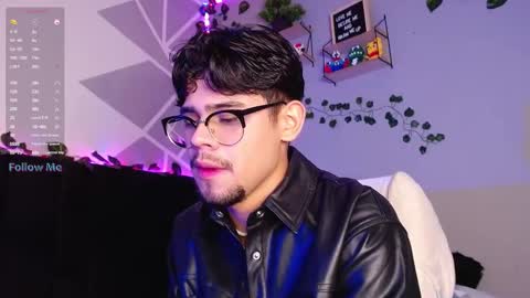 Snapshot of isaac_saenz chatting on 12.05.24 Isaac Saenz. online show from 12.05.24