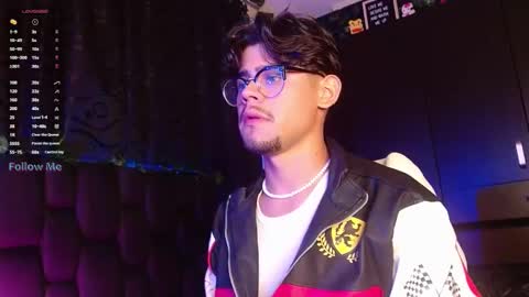 Snapshot of isaac_saenz chatting on 01.17.25 Isaac Saenz. online show from 01.17.25