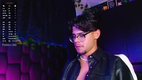 Snapshot of isaac_saenz chatting on 01.19.25 Isaac Saenz. online show from 01.19.25