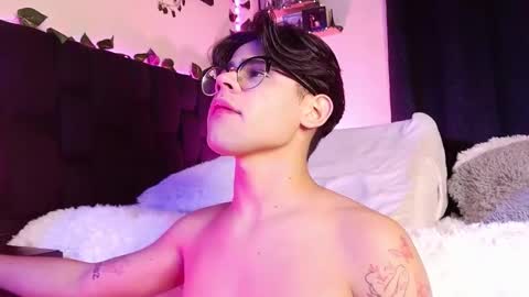 Snapshot of isaac_saenz chatting on 03.09.25 Isaac Saenz. online show from 03.09.25