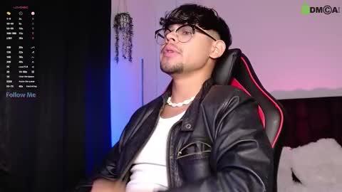 Snapshot of isaac_saenz chatting on 09.10.25 Isaac Saenz. online show from 09.10.25