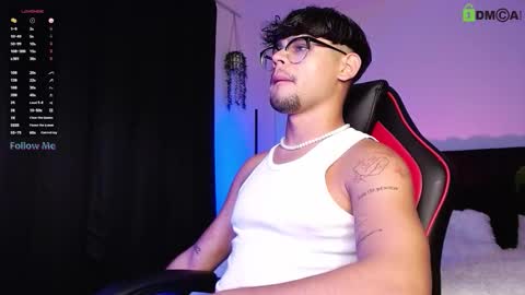 Snapshot of isaac_saenz chatting on 09.10.25 Isaac Saenz. online show from 09.10.25