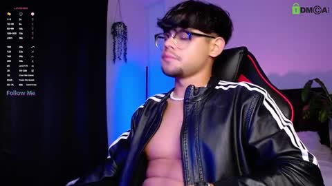 Snapshot of isaac_saenz chatting on 09.17.25 Isaac Saenz. online show from 09.17.25