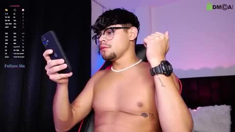 Snapshot of isaac_saenz chatting on 09.23.25 Isaac Saenz. online show from 09.23.25