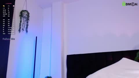 Snapshot of isaac_saenz chatting on 09.25.25 Isaac Saenz. online show from 09.25.25