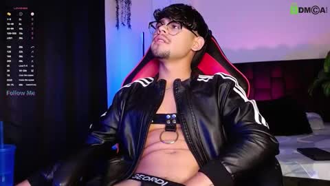 Snapshot of isaac_saenz chatting on 10.03.25 Isaac Saenz. online show from 10.03.25