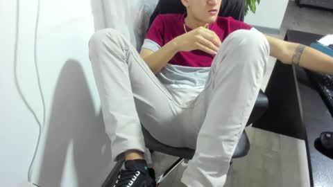 Snapshot of isaac_winter_ chatting on 10.07.25 Isaac online show from 10.07.25