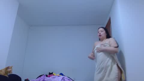 Snapshot of isabel_24_gil chatting on 07.18.26 isabel online show from 07.18.26