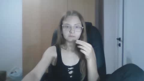 Snapshot of isabel_loveee chatting on 09.30.25 isabel_loveee online show from 09.30.25