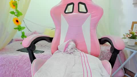 Snapshot of isabela_gonzalez_ chatting on 01.15.25 ISA online show from 01.15.25