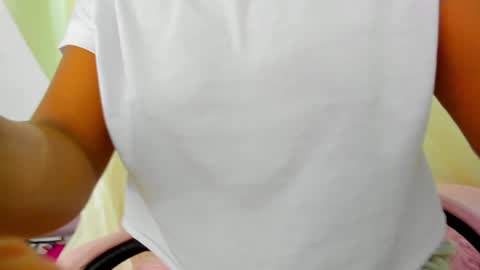 Snapshot of isabela_gonzalez_ chatting on 01.18.25 ISA online show from 01.18.25