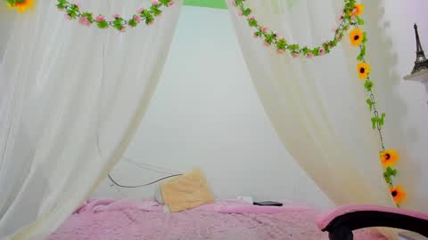 Snapshot of isabela_gonzalez_ chatting on 01.22.25 ISA online show from 01.22.25